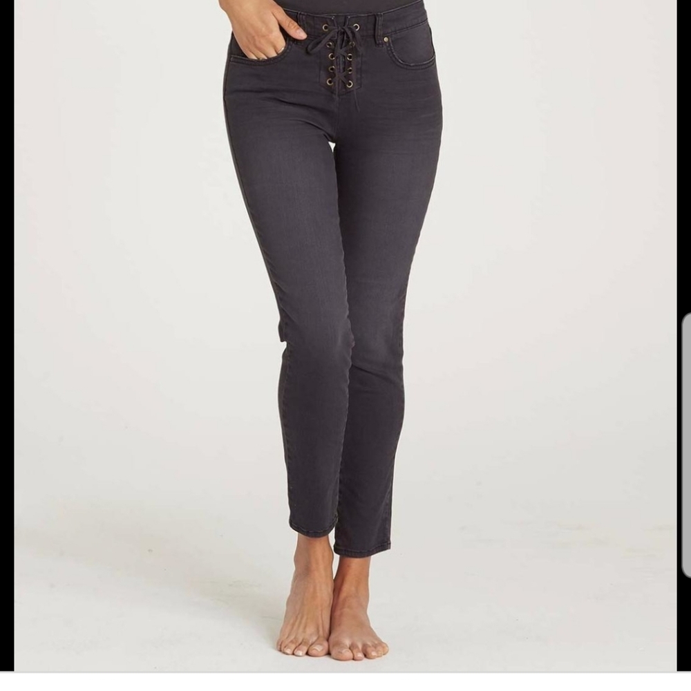 Billabong side by side tye dark jeans